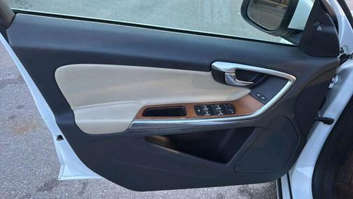 2016 Volvo S60 Inscription T5 Drive-E Premier