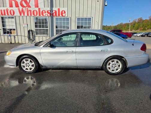 2005 Ford Taurus SE