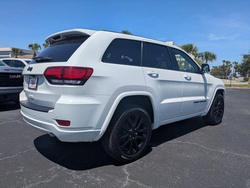 Bright White Clearcoat 2019 Jeep Grand Cherokee Altitude