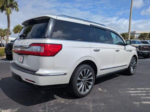 White Platinum 2018 Lincoln Navigator Select