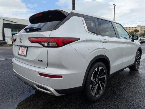 2022 Mitsubishi Outlander SE