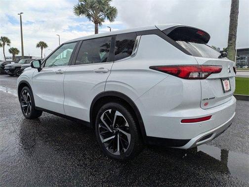2022 Mitsubishi Outlander SE