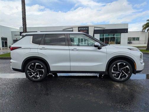 2022 Mitsubishi Outlander SE