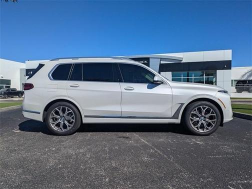 2025 BMW X7 xDrive40i