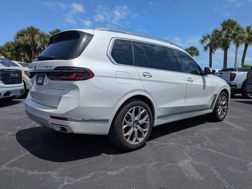 Mineral White Metallic 2025 BMW X7 xDrive40i