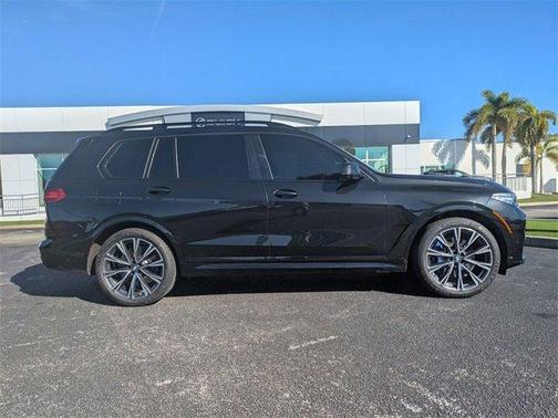 2021 BMW X7 M50i