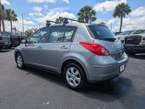 Magnetic Gray Metallic 2009 Nissan Versa 1.8 SL