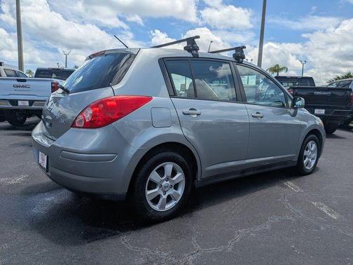 Magnetic Gray Metallic 2009 Nissan Versa 1.8 SL