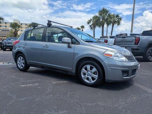 Magnetic Gray Metallic 2009 Nissan Versa 1.8 SL