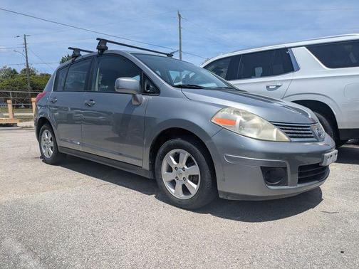 Magnetic Gray Metallic 2009 Nissan Versa 1.8 SL