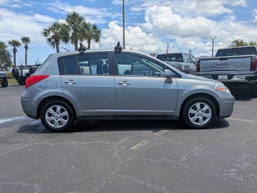 Magnetic Gray Metallic 2009 Nissan Versa 1.8 SL