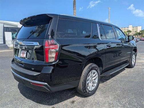 2023 Chevrolet Suburban LT