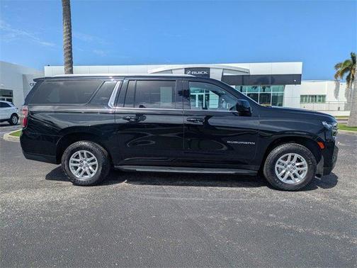 2023 Chevrolet Suburban LT