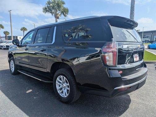 2023 Chevrolet Suburban LT