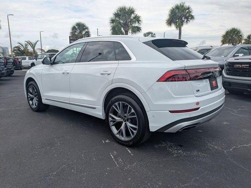 Glacier White Metallic 2025 Audi Q8 55 Premium