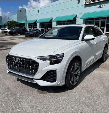 Glacier White Metallic 2025 Audi Q8 55 Premium