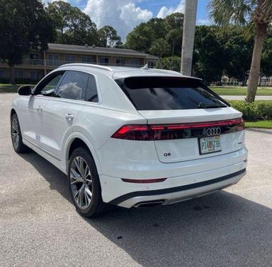 Glacier White Metallic 2025 Audi Q8 55 Premium