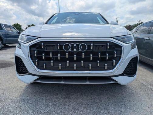 Glacier White Metallic 2025 Audi Q8 55 Premium