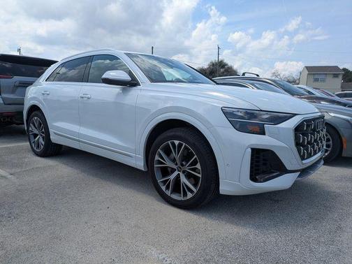 Glacier White Metallic 2025 Audi Q8 55 Premium