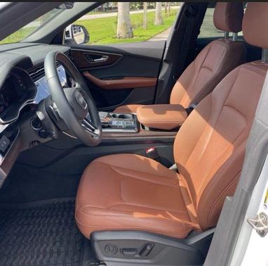 Glacier White Metallic 2025 Audi Q8 55 Premium