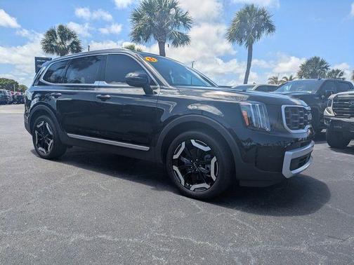 Ebony Black 2025 Kia Telluride S