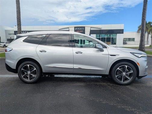 2022 Buick Enclave Essence