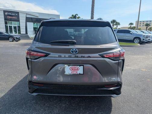 2022 Toyota Sienna XSE 7 Passenger