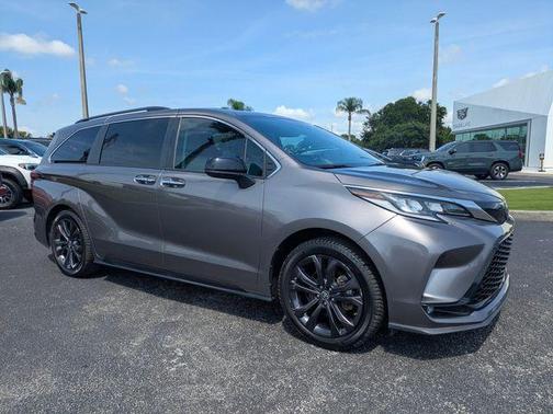 2022 Toyota Sienna XSE 7 Passenger