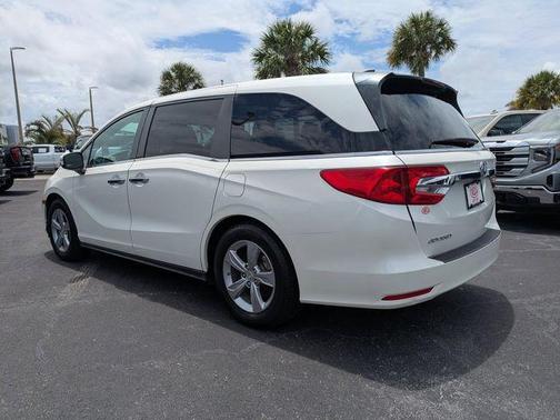 White Diamond Pearl 2018 Honda Odyssey EX-L