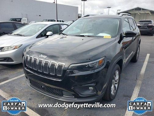 Photo 2 of 4 of 2021 Jeep Cherokee Latitude Lux