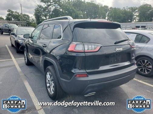 Photo 3 of 4 of 2021 Jeep Cherokee Latitude Lux