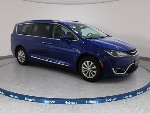 Ocean Blue Metallic 2019 Chrysler Pacifica TOURING L