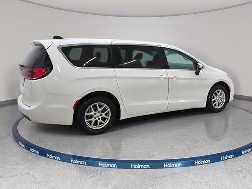 2023 Chrysler Pacifica Touring-L
