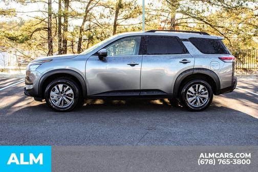 2025 Nissan Pathfinder SV