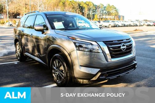 2025 Nissan Pathfinder SV