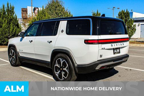 2024 Rivian R1S Adventure