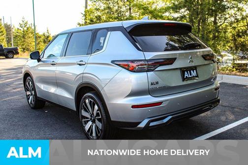 Silver 2025 Mitsubishi Outlander SE