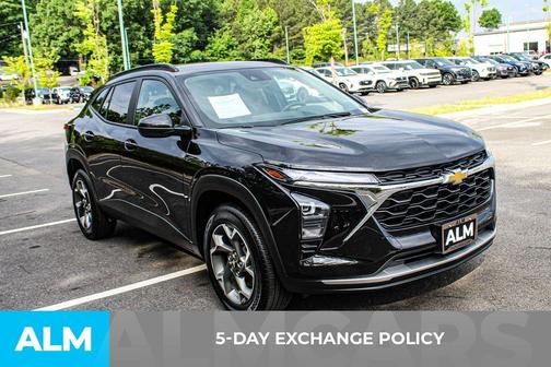 Mosaic Black Metallic 2025 Chevrolet Trax LT