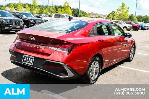 2024 Hyundai ELANTRA SE