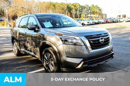 2025 Nissan Pathfinder SV