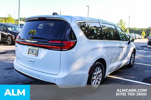 2024 Chrysler Pacifica Touring-L
