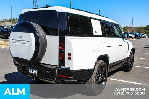 2024 Land Rover Defender P400 X-Dynamic SE