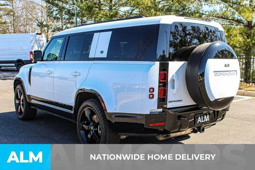 2024 Land Rover Defender P400 X-Dynamic SE