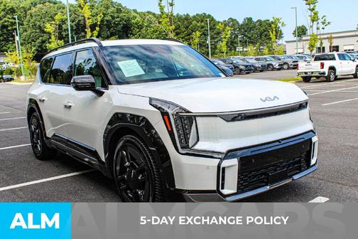 Snow White Pearl 2024 Kia EV9 GT-Line