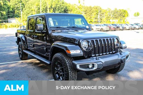Black Clearcoat 2022 Jeep Gladiator Sport
