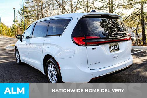 2023 Chrysler Pacifica Touring-L