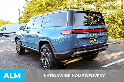 2024 Rivian R1S Adventure