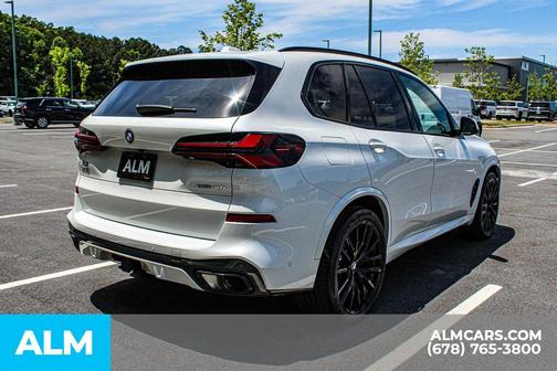 Mineral White Metallic 2024 BMW X5 xDrive40i
