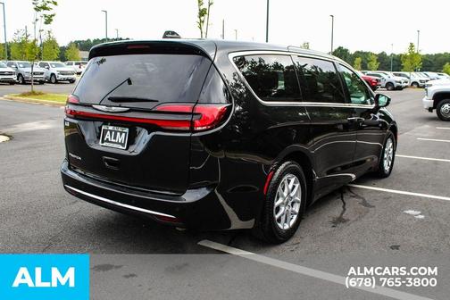 2023 Chrysler Pacifica Touring-L