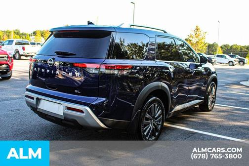 2022 Nissan Pathfinder SL